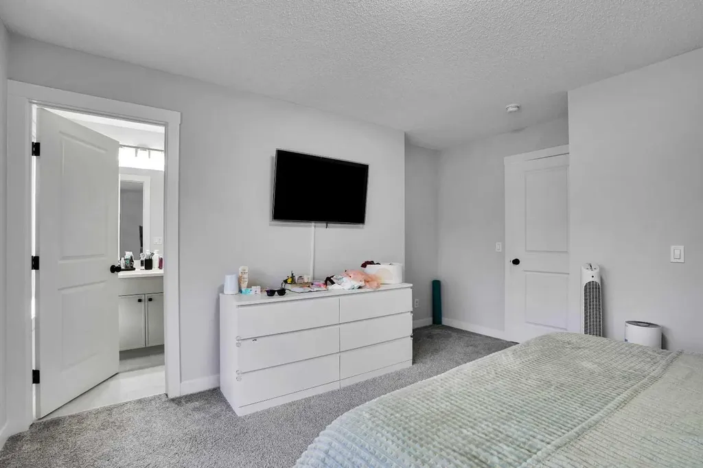 44 Seton Villas SE Calgary AB T3M 3G6
