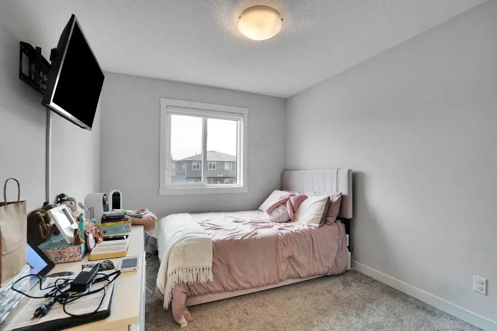 44 Seton Villas SE Calgary AB T3M 3G6