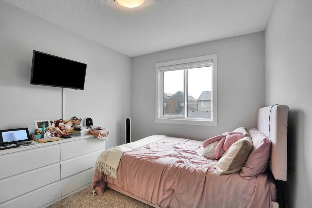44 Seton Villas SE Calgary AB T3M 3G6