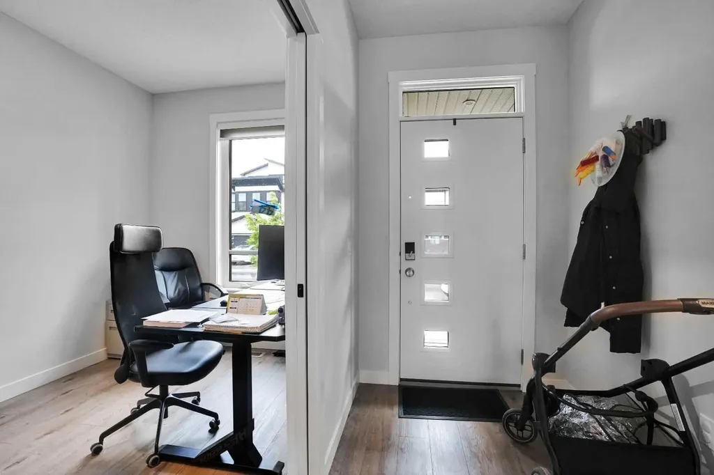 44 Seton Villas SE Calgary AB T3M 3G6
