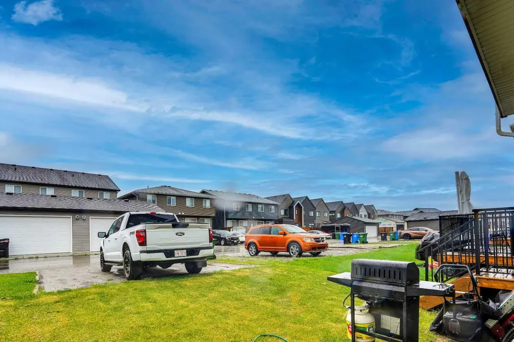 44 Seton Villas SE Calgary AB T3M 3G6