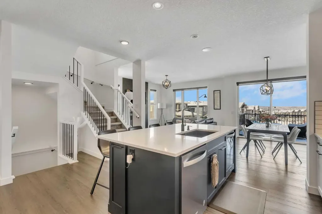325 Crestmont Drive SW Calgary AB T3B 6G9