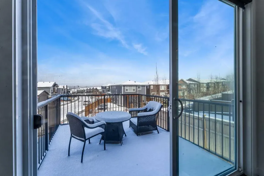 325 Crestmont Drive SW Calgary AB T3B 6G9