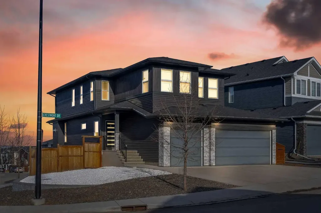 325 Crestmont Drive SW Calgary AB T3B 6G9