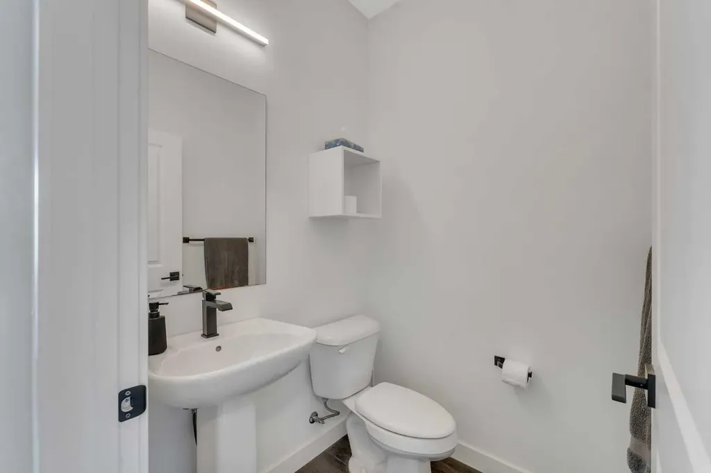 325 Crestmont Drive SW Calgary AB T3B 6G9