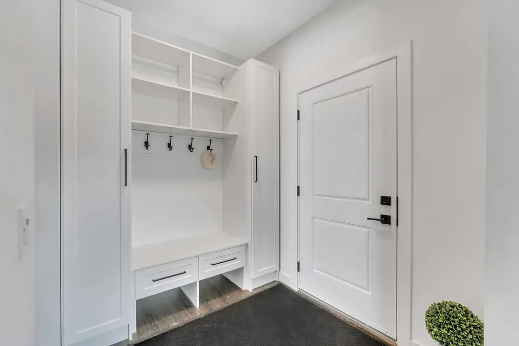 325 Crestmont Drive SW Calgary AB T3B 6G9