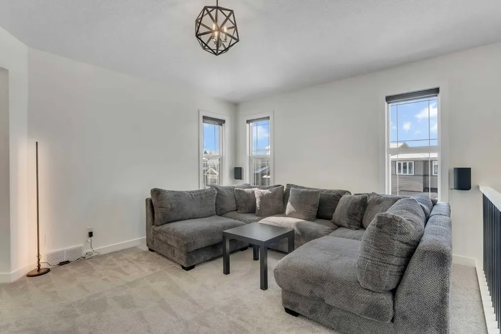 325 Crestmont Drive SW Calgary AB T3B 6G9