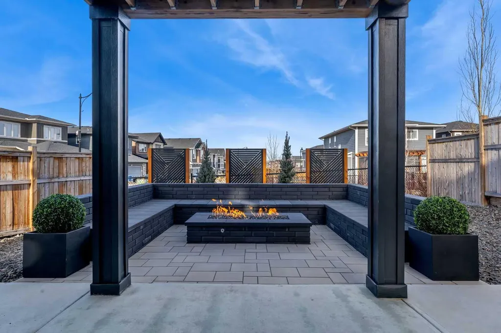 325 Crestmont Drive SW Calgary AB T3B 6G9