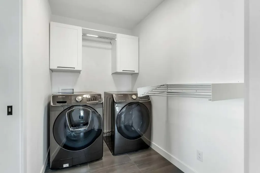 325 Crestmont Drive SW Calgary AB T3B 6G9