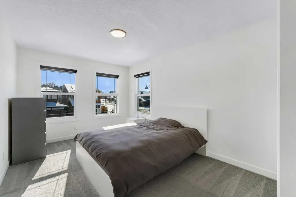 325 Crestmont Drive SW Calgary AB T3B 6G9