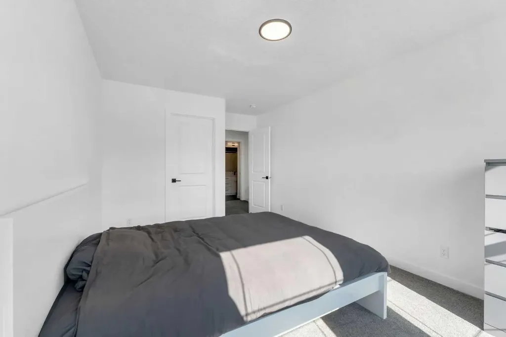 325 Crestmont Drive SW Calgary AB T3B 6G9