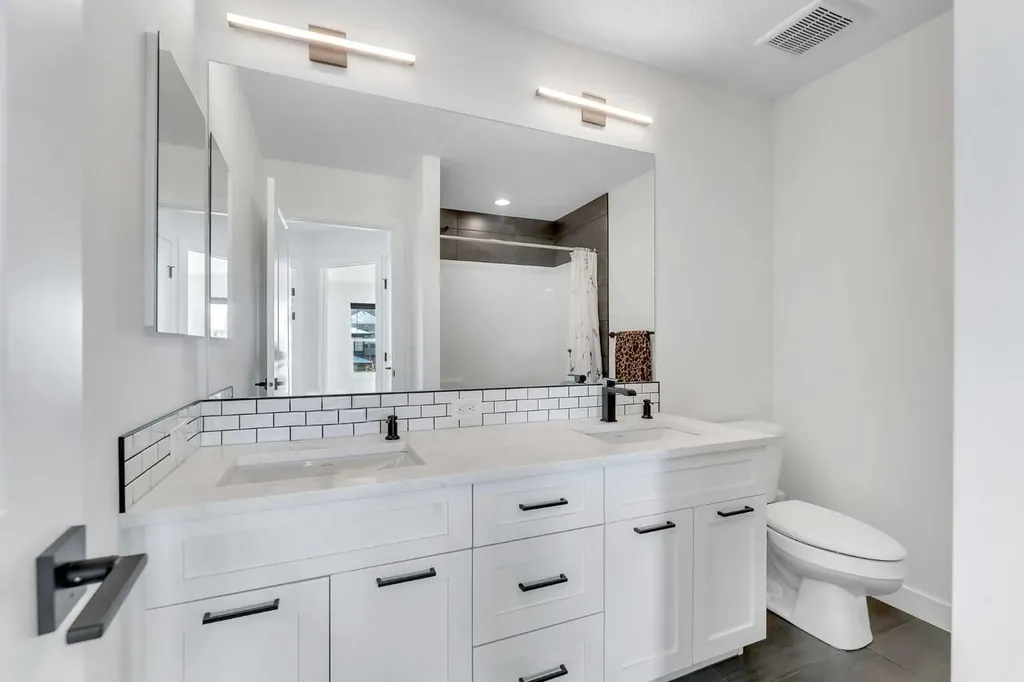 325 Crestmont Drive SW Calgary AB T3B 6G9