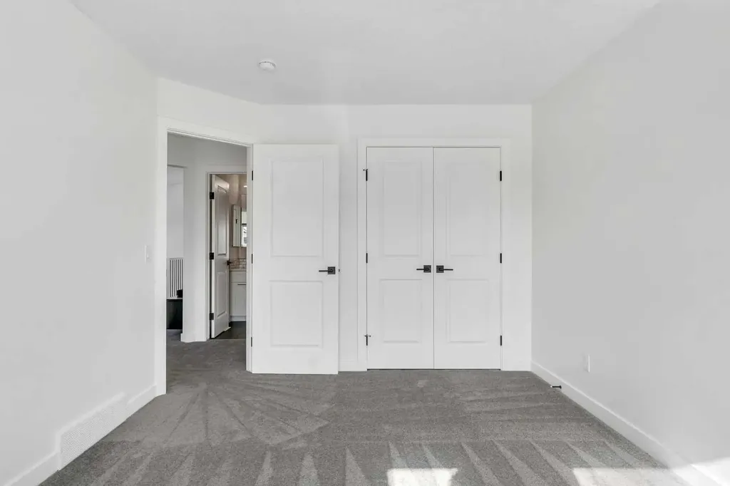 325 Crestmont Drive SW Calgary AB T3B 6G9