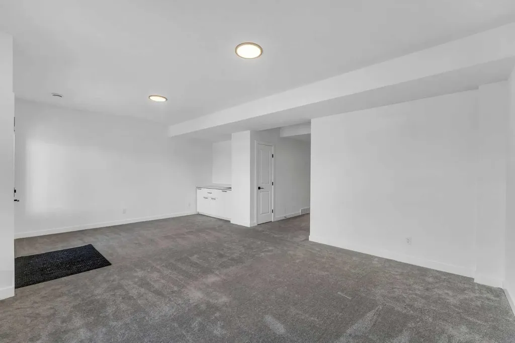 325 Crestmont Drive SW Calgary AB T3B 6G9