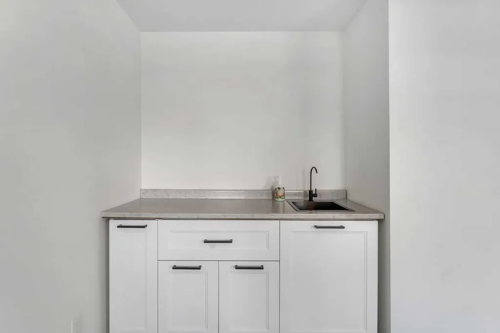 325 Crestmont Drive SW Calgary AB T3B 6G9