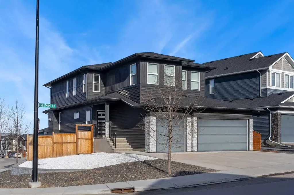 325 Crestmont Drive SW Calgary AB T3B 6G9