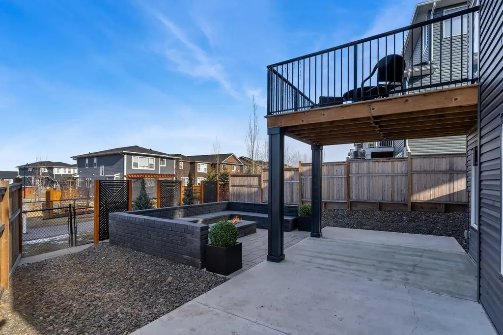 325 Crestmont Drive SW Calgary AB T3B 6G9