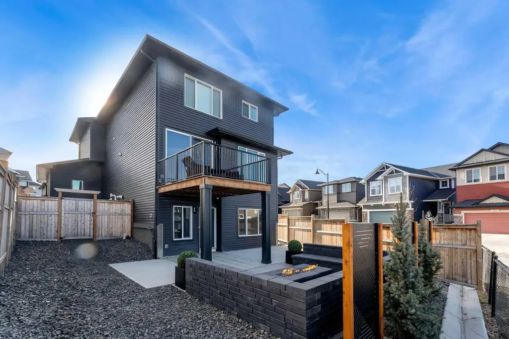 325 Crestmont Drive SW Calgary AB T3B 6G9