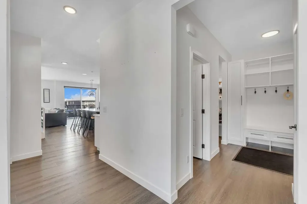 325 Crestmont Drive SW Calgary AB T3B 6G9