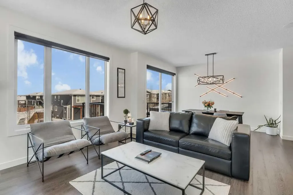 325 Crestmont Drive SW Calgary AB T3B 6G9