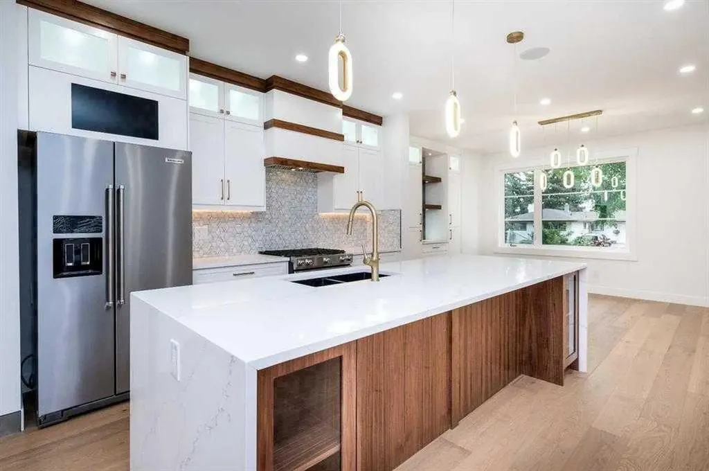 105 Hartford Road NW Calgary AB t2k2a7