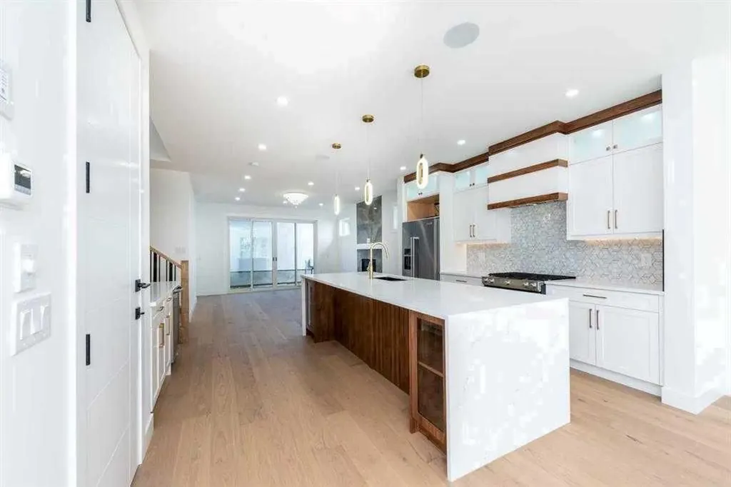 105 Hartford Road NW Calgary AB t2k2a7