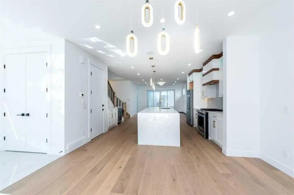 105 Hartford Road NW Calgary AB t2k2a7