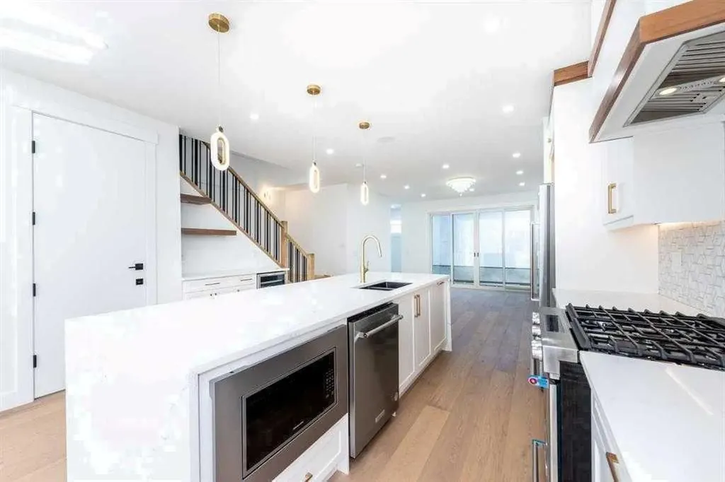 105 Hartford Road NW Calgary AB t2k2a7