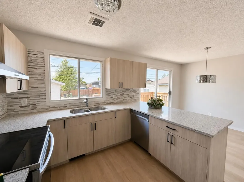 215 Penbrooke Way SE Calgary AB T2A 3S7
