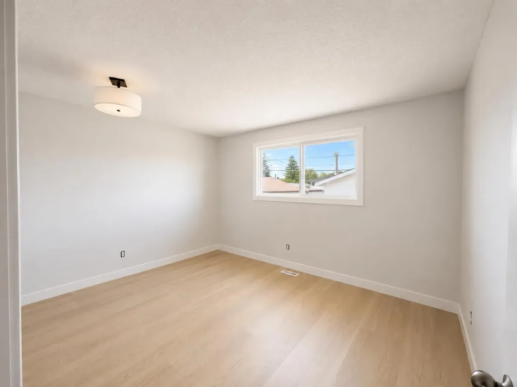 215 Penbrooke Way SE Calgary AB T2A 3S7
