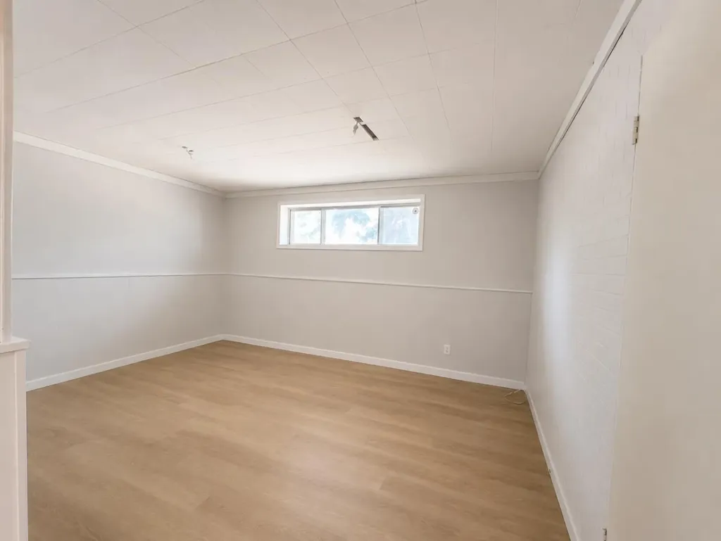 215 Penbrooke Way SE Calgary AB T2A 3S7