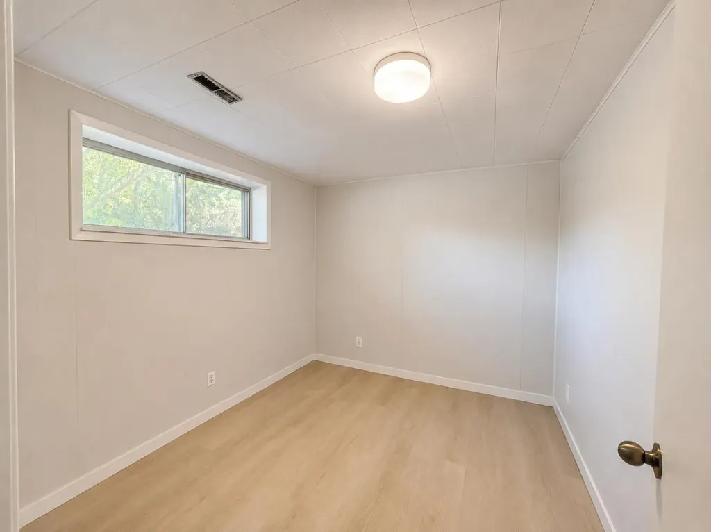 215 Penbrooke Way SE Calgary AB T2A 3S7