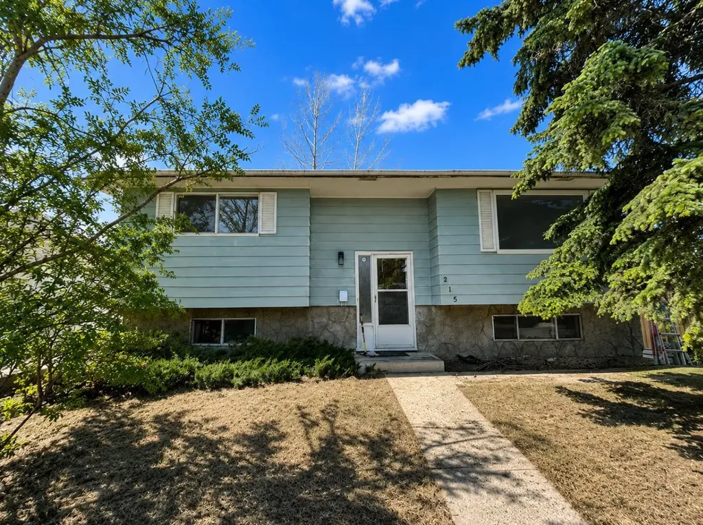 215 Penbrooke Way SE Calgary AB T2A 3S7