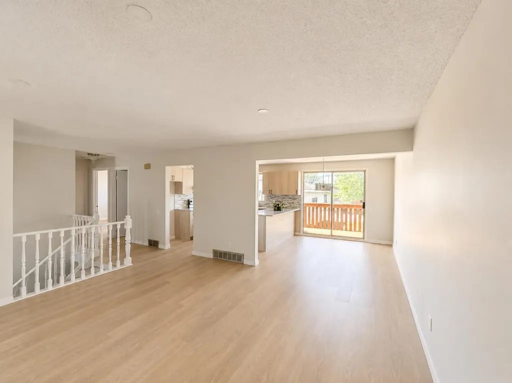 215 Penbrooke Way SE Calgary AB T2A 3S7