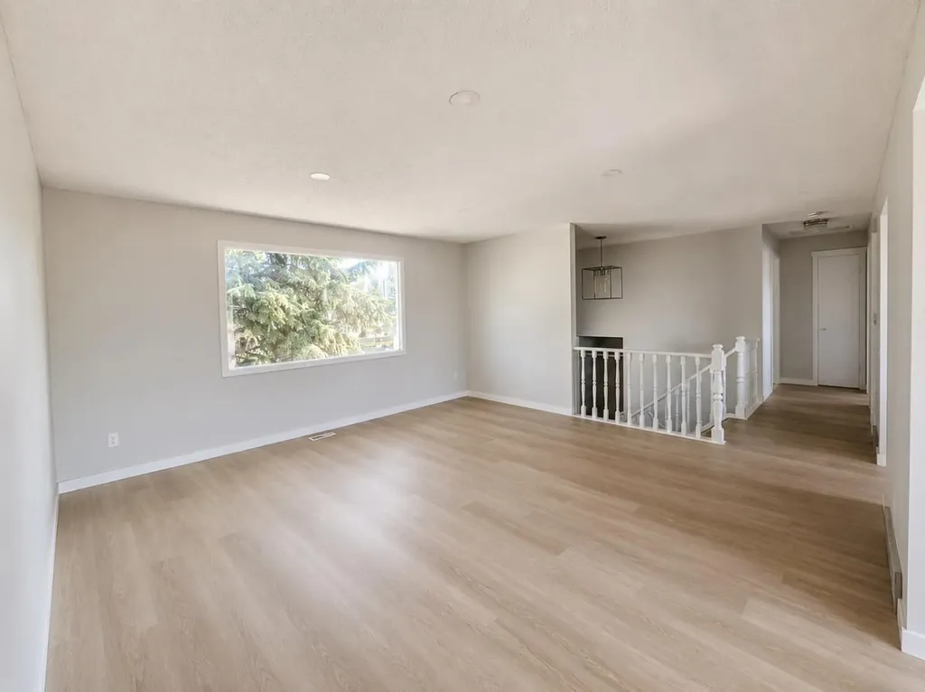 215 Penbrooke Way SE Calgary AB T2A 3S7