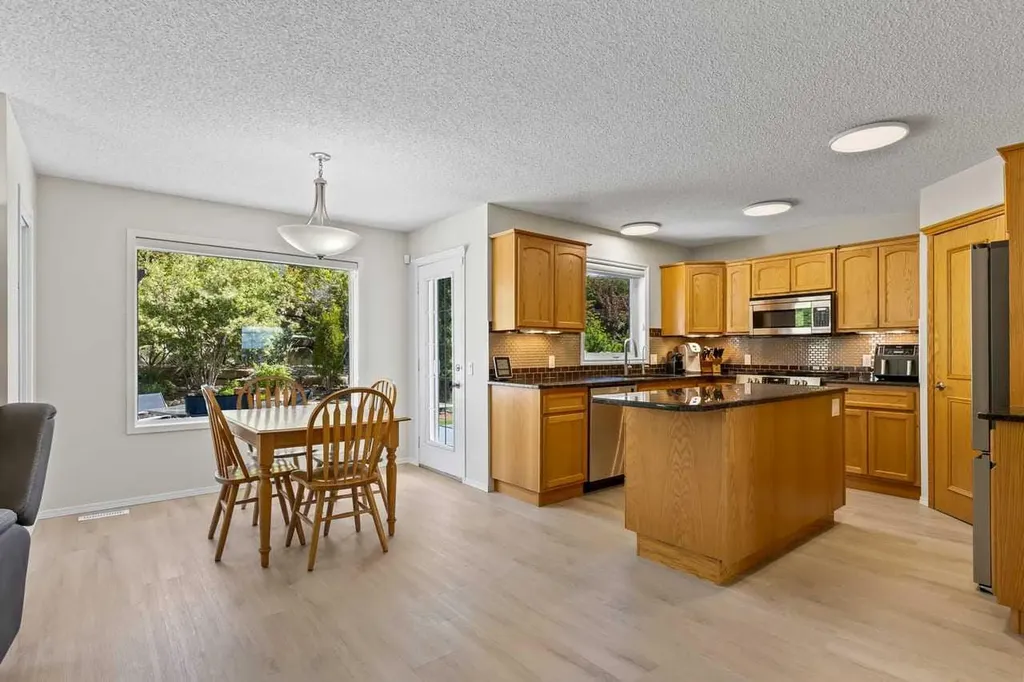 368 Sienna Park Drive SW Calgary AB T3H 3K3