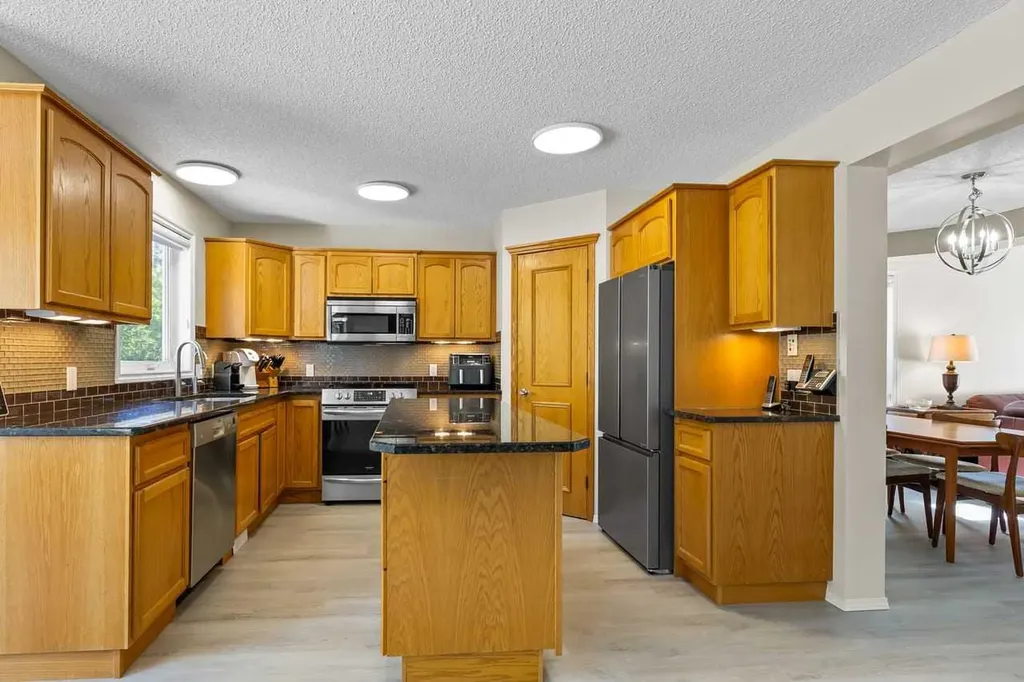 368 Sienna Park Drive SW Calgary AB T3H 3K3