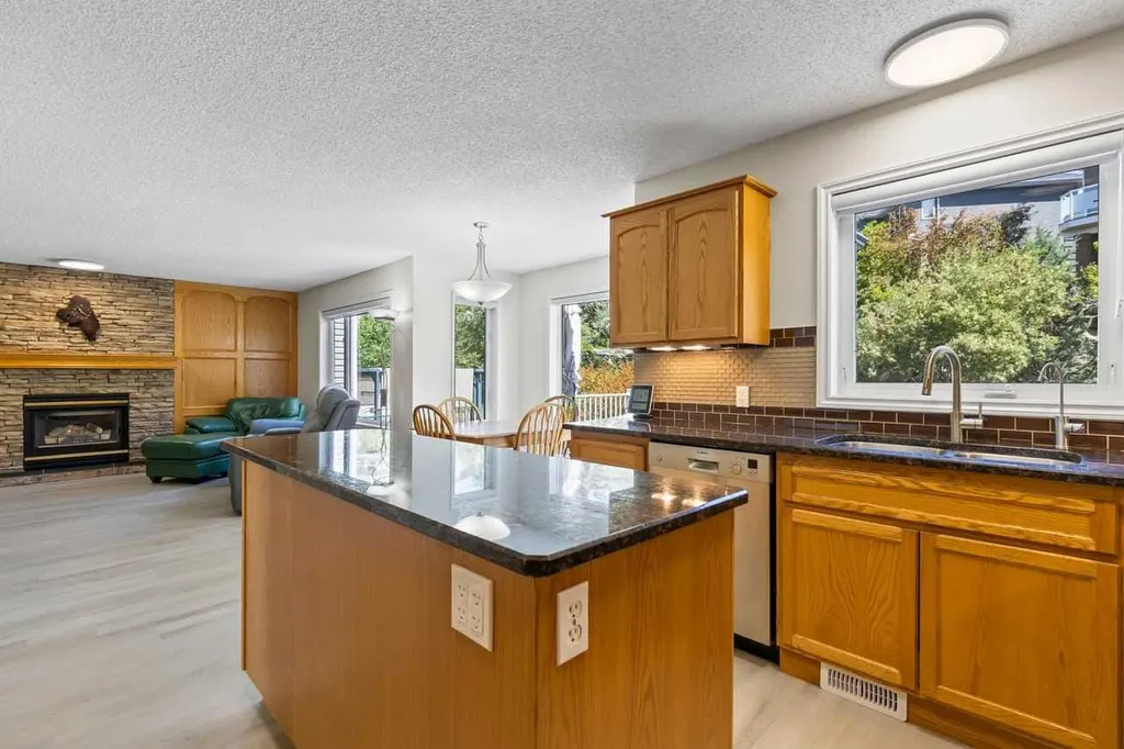 368 Sienna Park Drive SW Calgary AB T3H 3K3