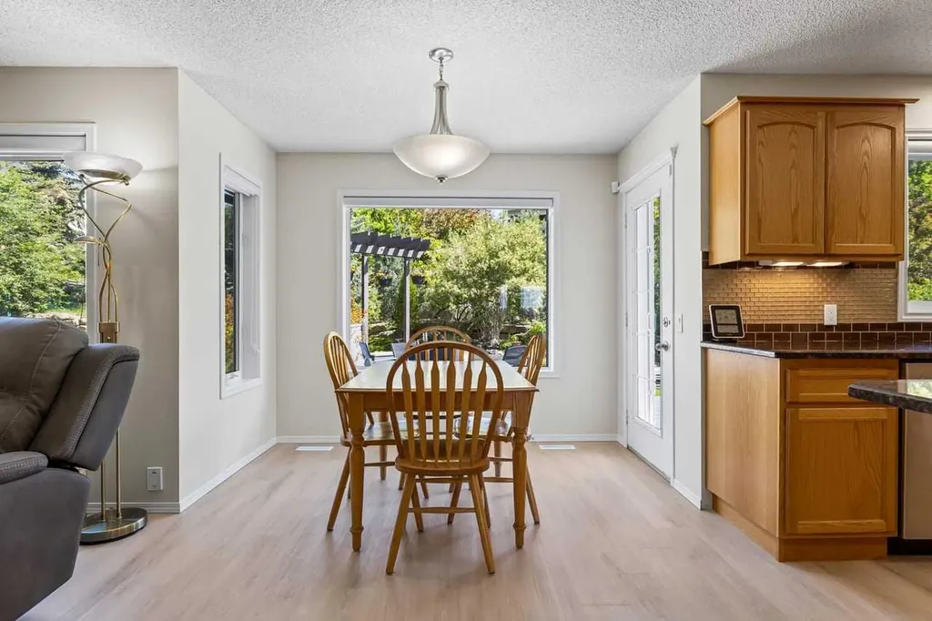 368 Sienna Park Drive SW Calgary AB T3H 3K3