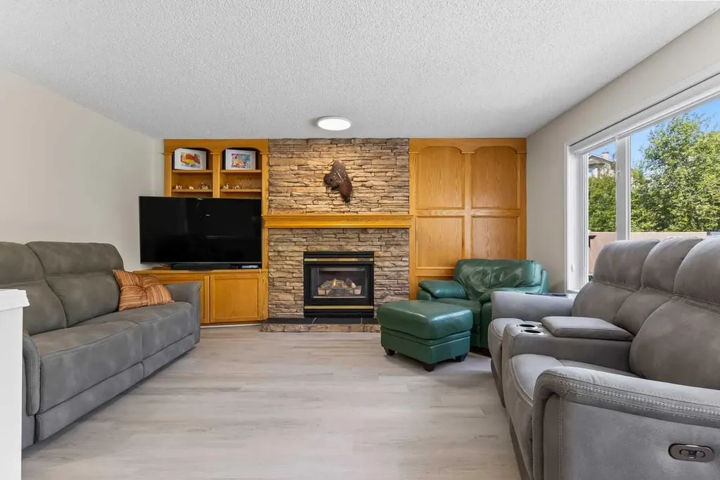 368 Sienna Park Drive SW Calgary AB T3H 3K3