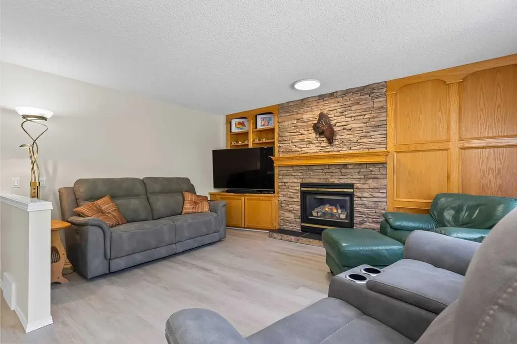 368 Sienna Park Drive SW Calgary AB T3H 3K3