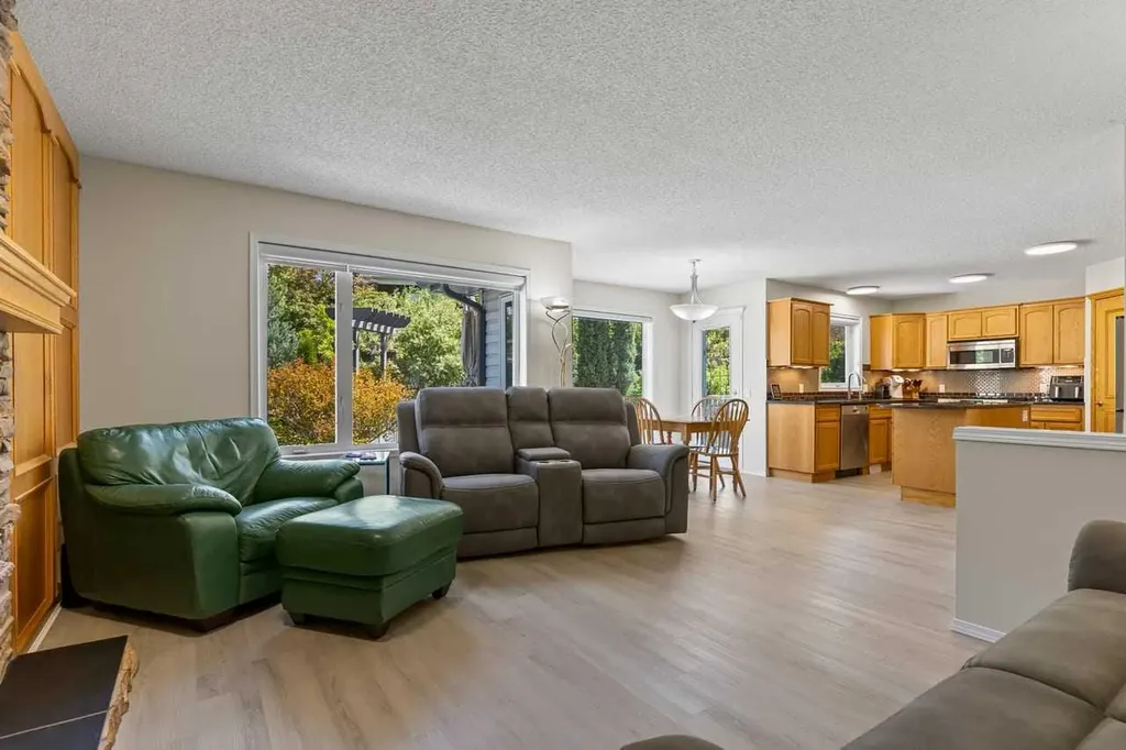 368 Sienna Park Drive SW Calgary AB T3H 3K3