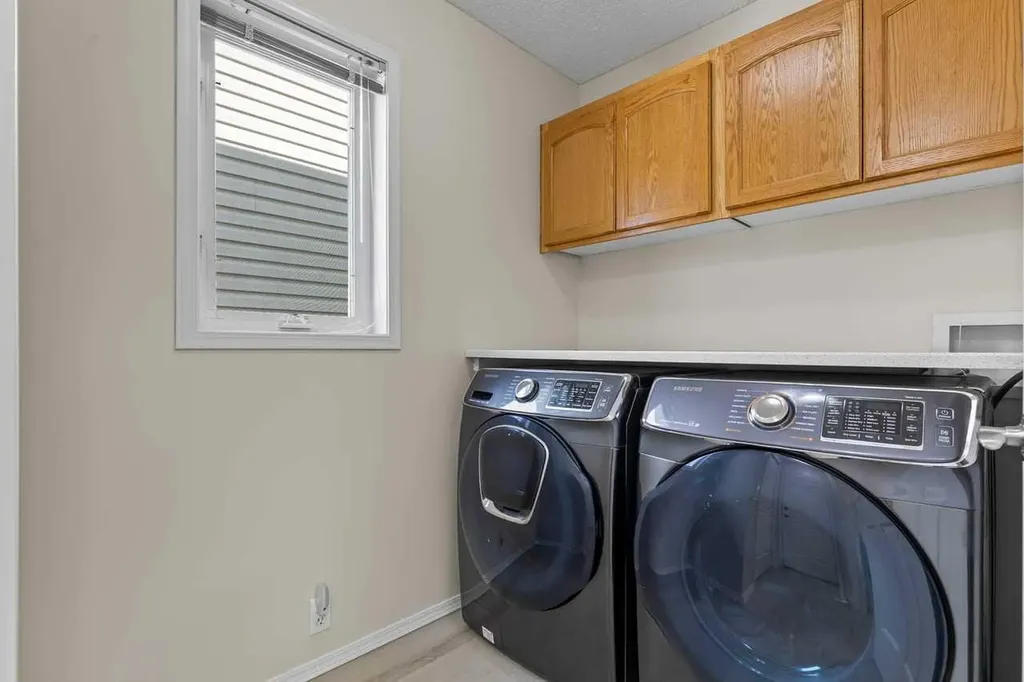 368 Sienna Park Drive SW Calgary AB T3H 3K3