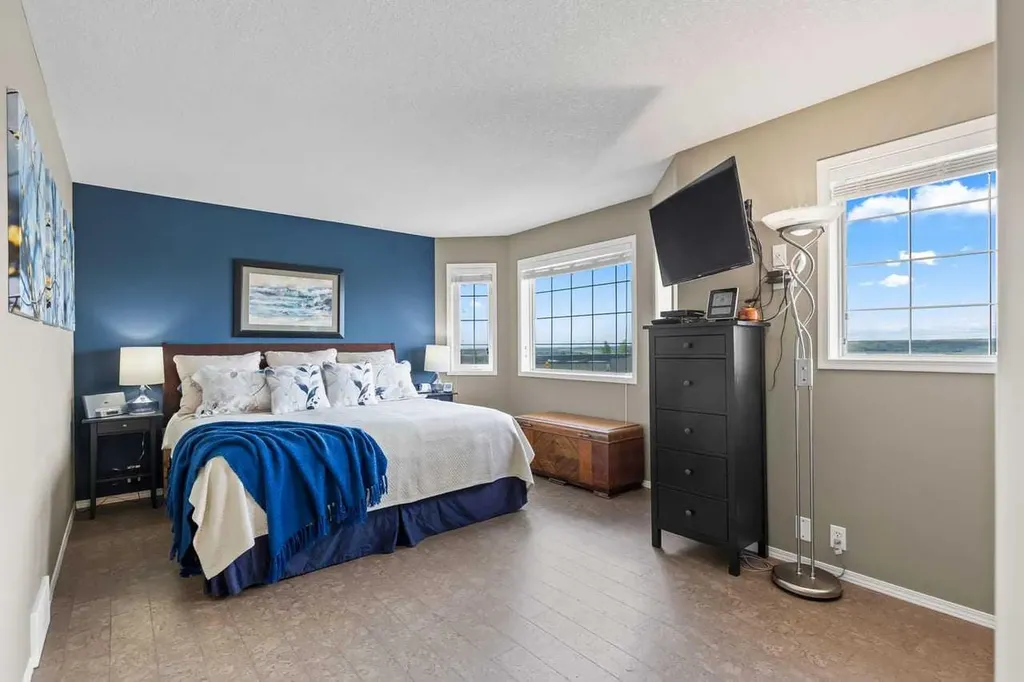 368 Sienna Park Drive SW Calgary AB T3H 3K3
