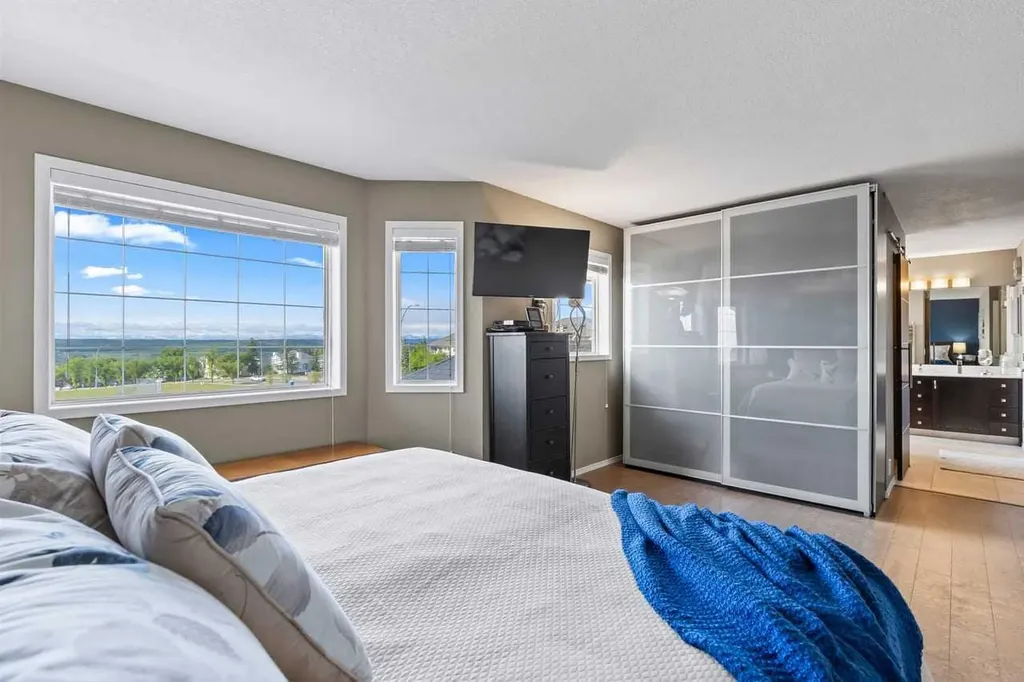 368 Sienna Park Drive SW Calgary AB T3H 3K3