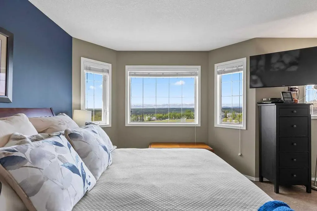 368 Sienna Park Drive SW Calgary AB T3H 3K3