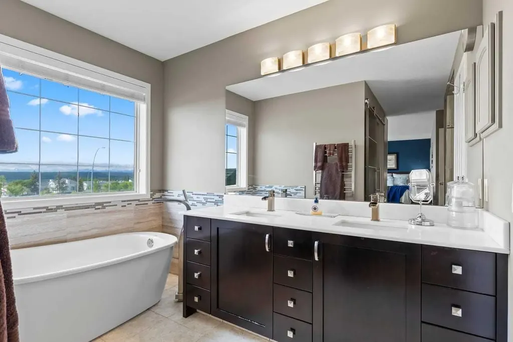 368 Sienna Park Drive SW Calgary AB T3H 3K3
