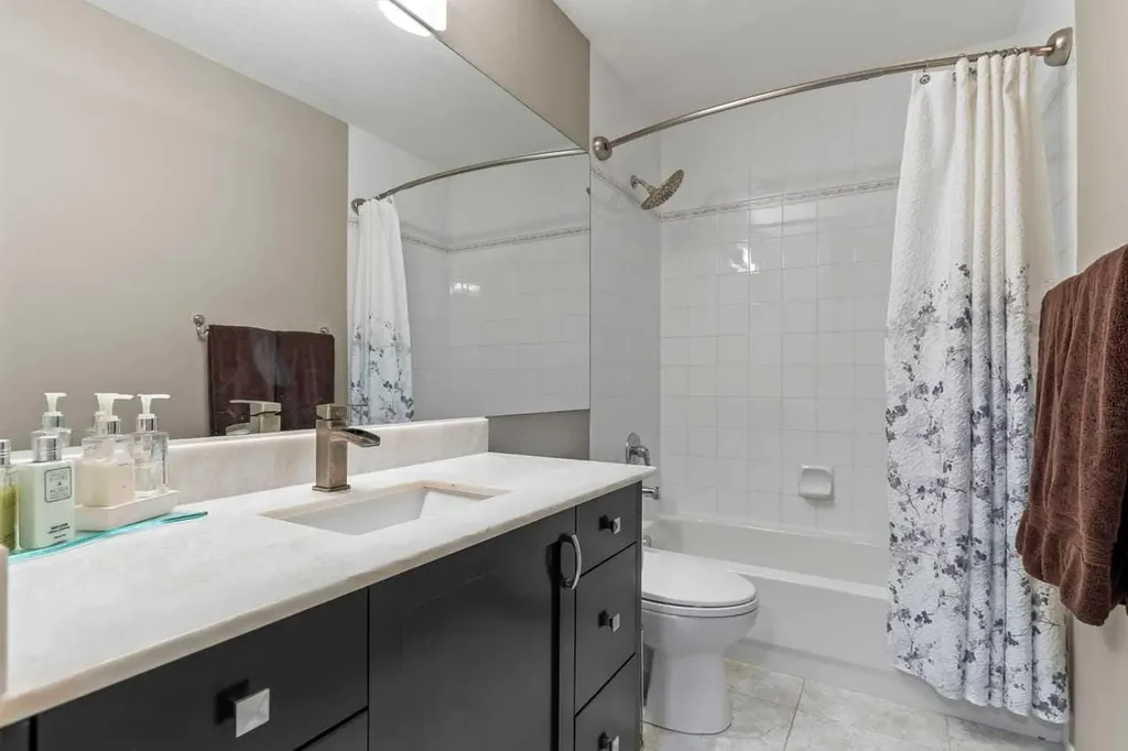 368 Sienna Park Drive SW Calgary AB T3H 3K3