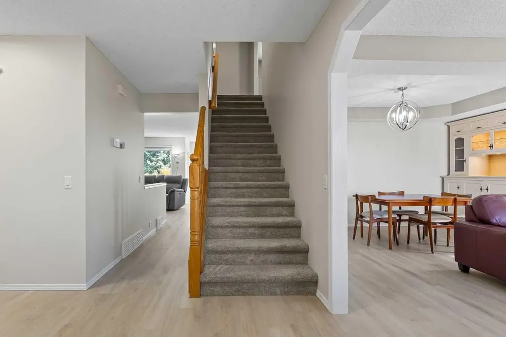 368 Sienna Park Drive SW Calgary AB T3H 3K3