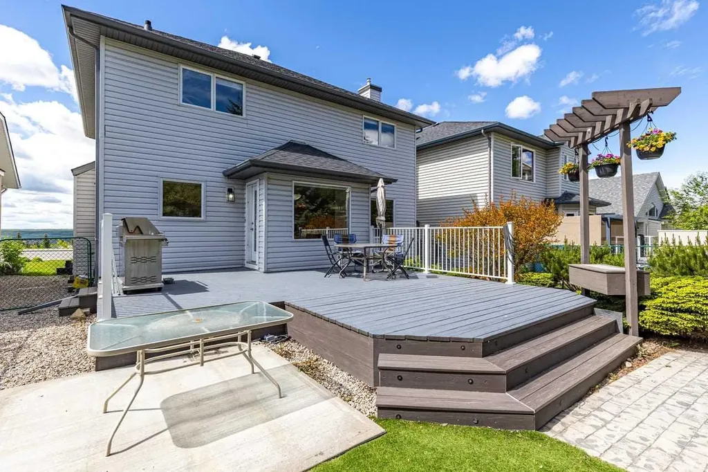 368 Sienna Park Drive SW Calgary AB T3H 3K3